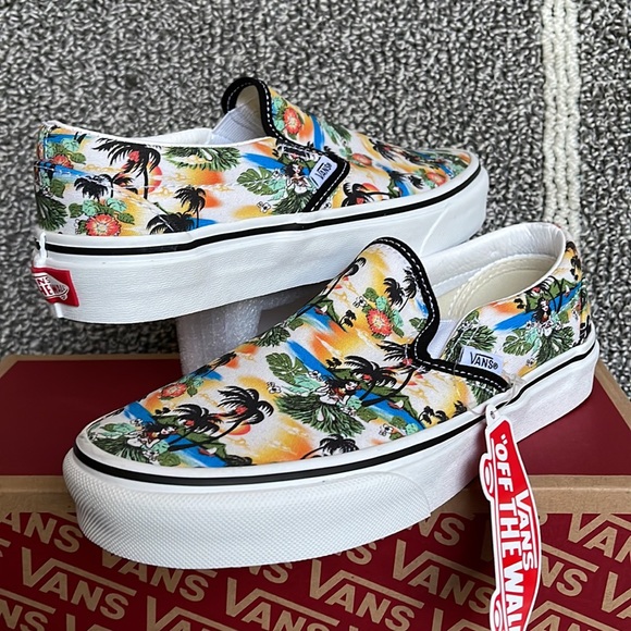 Vans Men’s Classic Slip-On Aloha Black/True White Sneakers - Picture 9 of 16